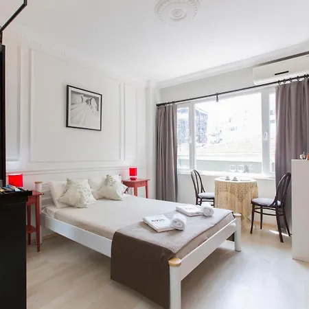 アパートホテル Antique Boutique 3*